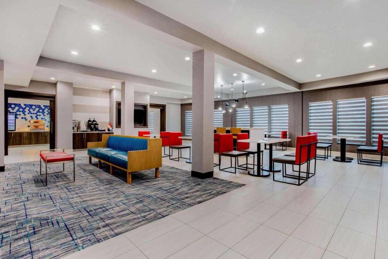 La Quinta Inn & Suites By Wyndham Northlake Ft. Worth Elizabethtown Exterior photo