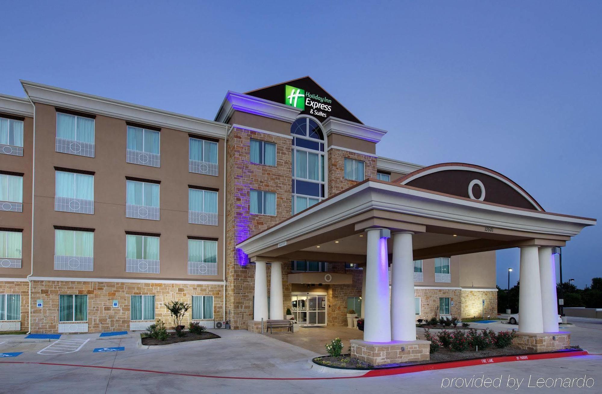 La Quinta Inn & Suites By Wyndham Northlake Ft. Worth Elizabethtown Exterior photo
